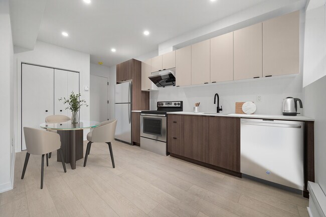 300 Rielle Rue in Verdun, QC - Building Photo - Building Photo