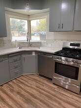 1516 Scenic Dr in Modesto, CA - Foto de edificio - Building Photo