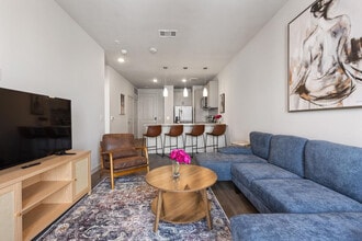 5820 1/2 Cameron Rd in Austin, TX - Building Photo - Building Photo