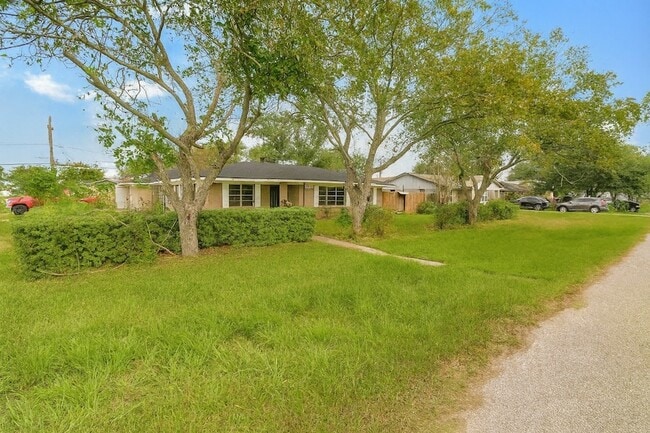 1424 N Avenue F in Freeport, TX - Building Photo - Building Photo