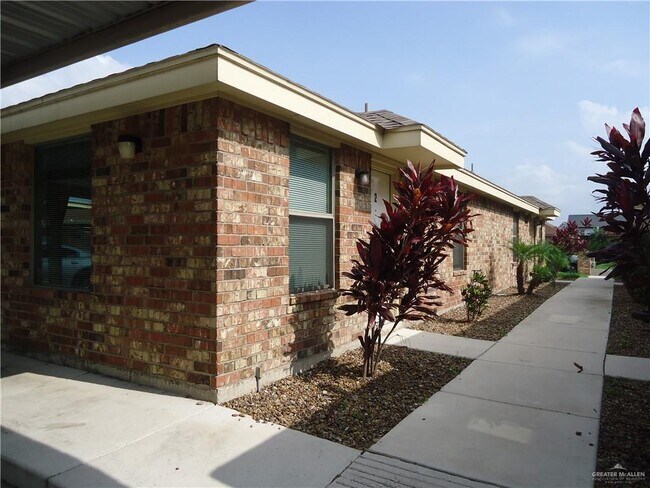 415 Pirul St-Unit -2 in Edinburg, TX - Building Photo - Building Photo