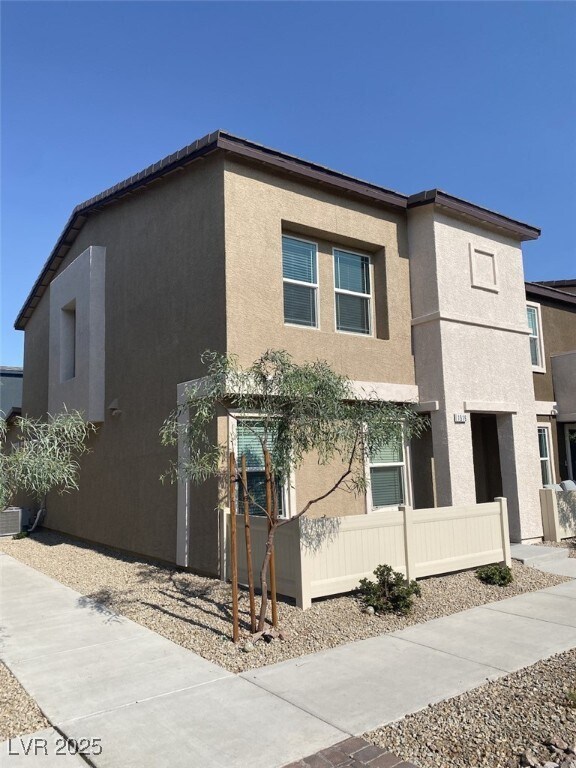 property at 1916 Cabeletta Vis St