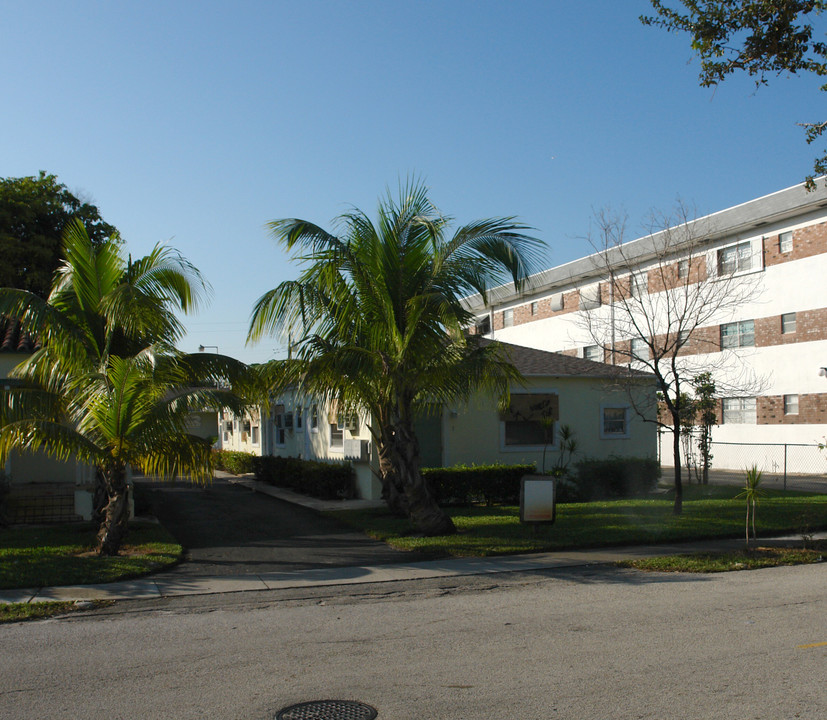 2226-2230 Monroe St in Hollywood, FL - Building Photo