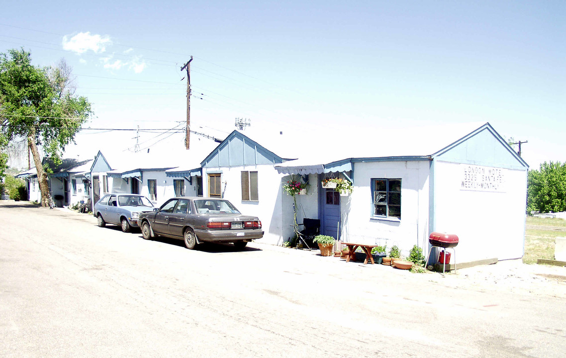 London Apartments & Mobile Home Park in Englewood, CO - Building Photo