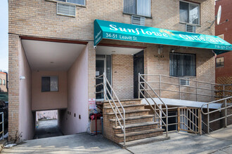 3451 Leavitt St in Flushing, NY - Foto de edificio - Building Photo