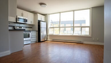 233 St. Paul St in St Catharines, ON - Building Photo - Building Photo