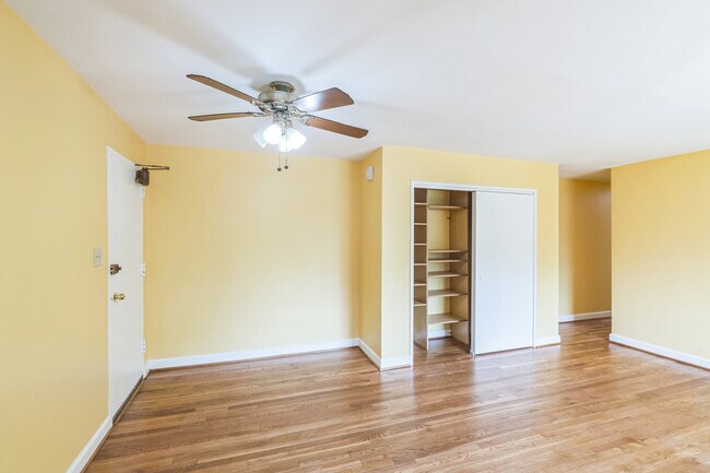 9734 Glen Ave, Unit 202 in Silver Spring, MD - Building Photo - Building Photo