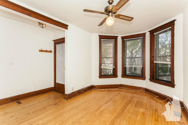 2730 N Wayne Ave, Unit 2 in Chicago, IL - Building Photo - Building Photo