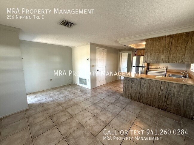 256 Nippino Trail E in Nokomis, FL - Building Photo - Building Photo