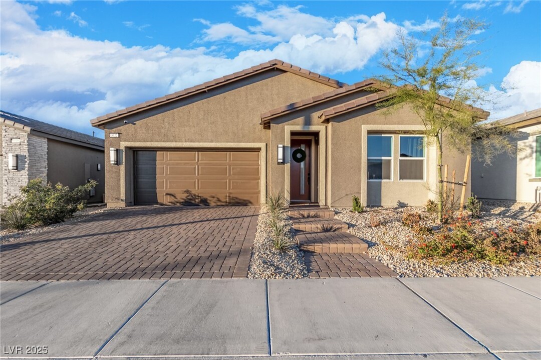 3022 Risen Star Rd in North Las Vegas, NV - Building Photo