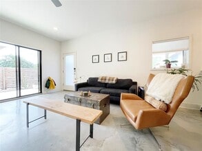 2101 Montopolis Dr in Austin, TX - Building Photo - Building Photo