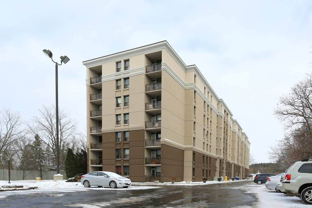 Fairview Towers in Kitchener, ON - Building Photo