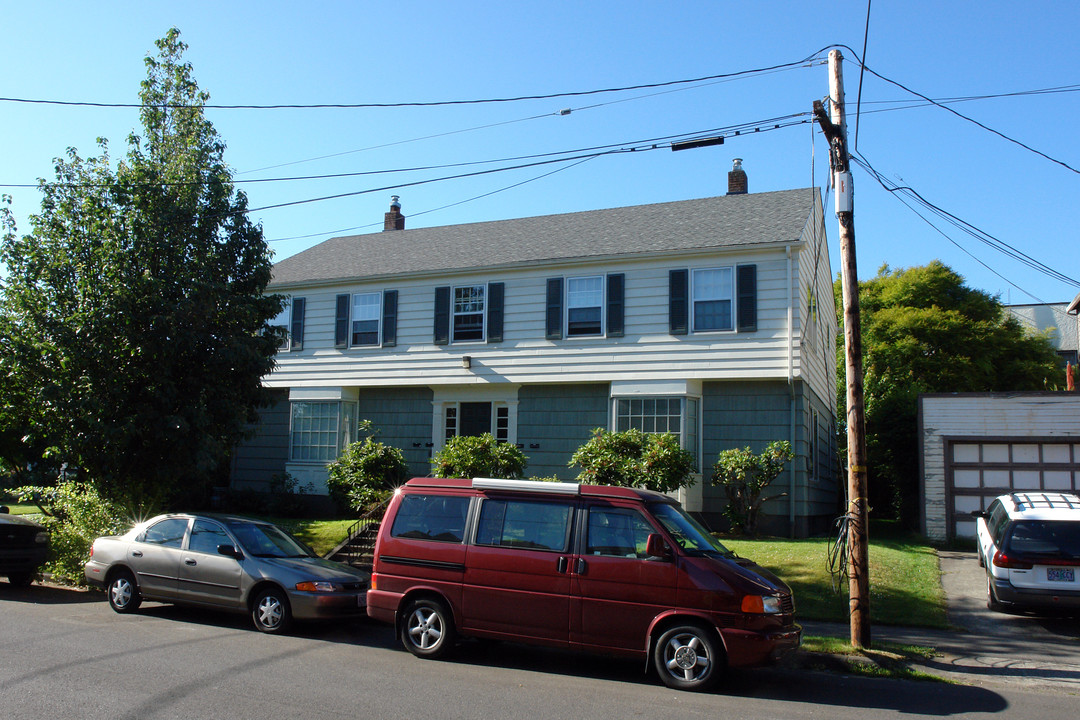 2426 NE Weidler St in Portland, OR - Building Photo