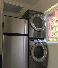 1237 N Commonwealth Ave, Unit Casita Oasis in Los Angeles, CA - Building Photo - Building Photo