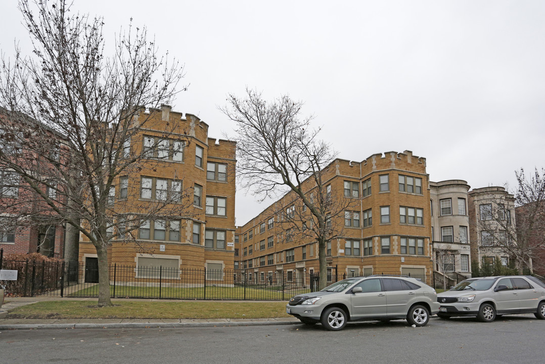 Renaissance Apartments in Chicago, IL - Building Photo