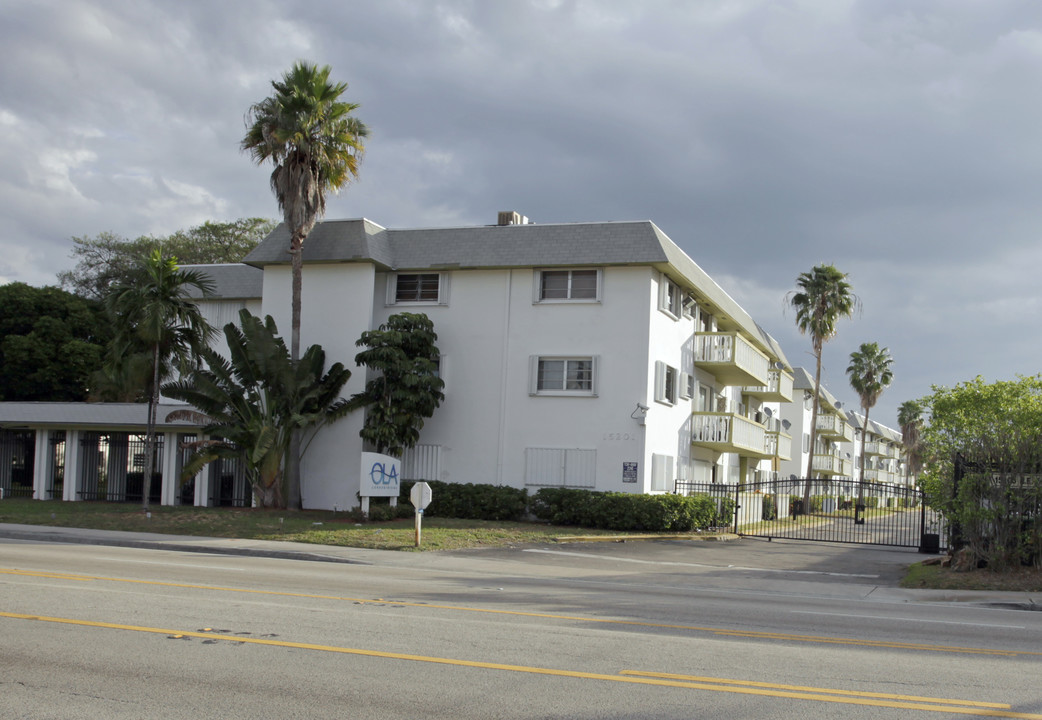 Palm Court Apartments in Miami, FL - Building Photo