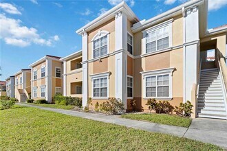 1050 Villagio Cir in Sarasota, FL - Foto de edificio - Building Photo