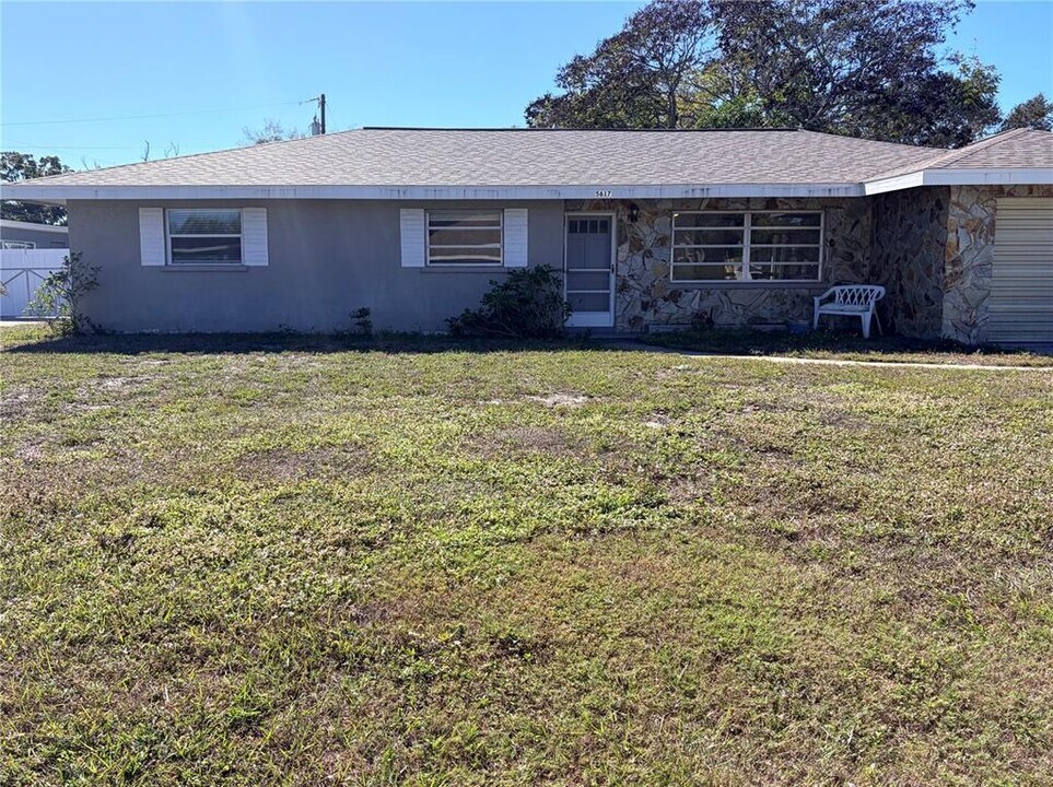 5617 1st Ave W in Bradenton, FL - Building Photo