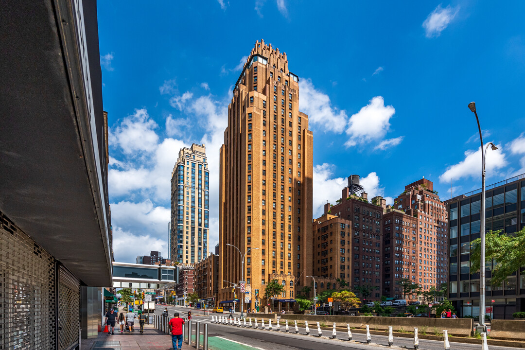 Silver Suites Residences at Beekman Tower in New York, NY - Foto de edificio