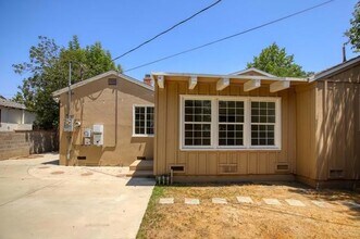 8939 Rhea Ave in Los Angeles, CA - Building Photo - Building Photo