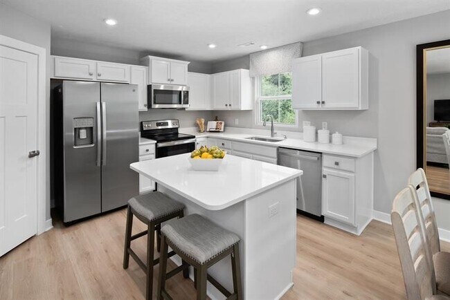 150 Oakleigh Dr in Calhoun, GA - Building Photo - Building Photo