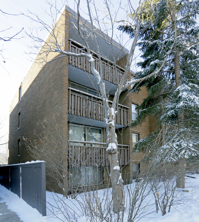 323 5th Ave NE in Calgary, AB - Building Photo