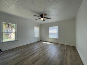 706 N 6th St in Lamesa, TX - Foto de edificio - Building Photo