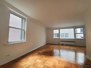 160 E 55th St in New York, NY - Building Photo - Building Photo