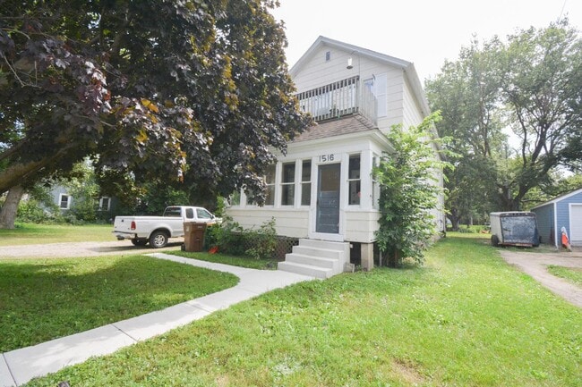 property at 1516-1520 E Hawthorne St