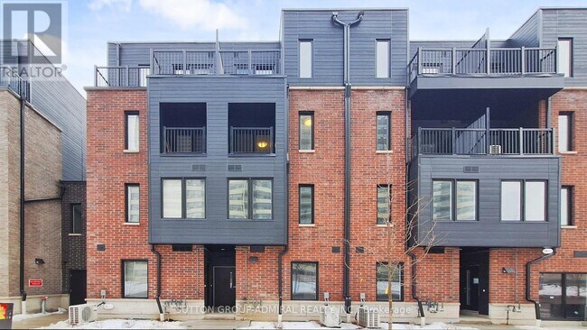 3069 Pharmacy Ave in Toronto, ON - Building Photo - Building Photo