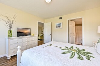 240 Pebble Beach Blvd in Naples, FL - Building Photo - Building Photo