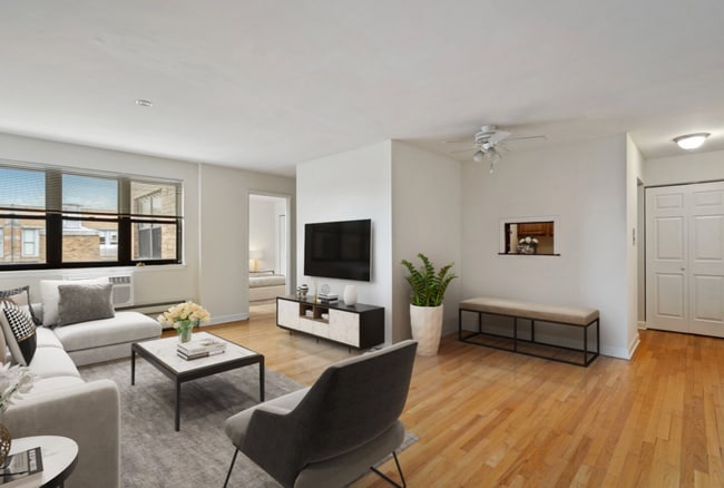 665 W Wrightwood Ave, Unit 506 in Chicago, IL - Building Photo - Building Photo