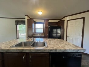 211 Canal Dr in Rockford, MN - Building Photo - Building Photo