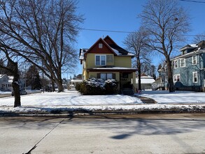 1131 Wisconsin St in Oshkosh, WI - Building Photo - Building Photo