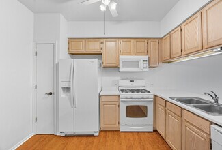 519 Woodcrest Dr in Mundelein, IL - Building Photo - Building Photo