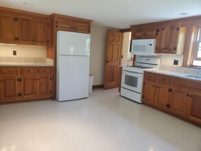 27 Gleasondale Rd in Stow, MA - Foto de edificio - Building Photo