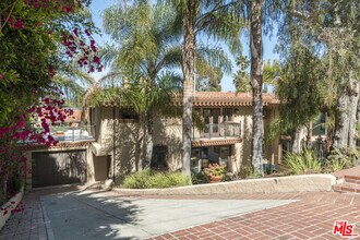 7036 Grasswood Ave in Malibu, CA - Building Photo - Building Photo