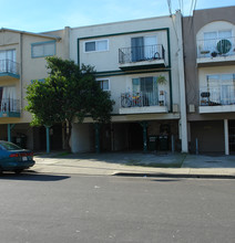 692 Sylvan St in Daly City, CA - Building Photo - Building Photo