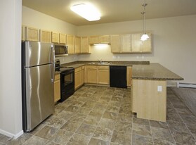 Shadow Ridge Apartments in West Fargo, ND - Building Photo