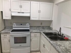 14923 SW 104th St in Miami, FL - Building Photo