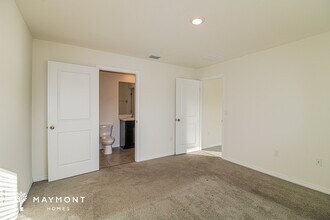 8633 Triumph Cir in Wildwood, FL - Foto de edificio - Building Photo