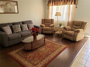 201 Bedford Trail in Sun City Center, FL - Building Photo - Building Photo