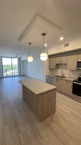 350 NW 53rd Ct, Unit B Apartamentos