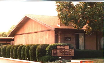 Walnut Arms Apartments in Rancho Cordova, CA - Building Photo - Building Photo