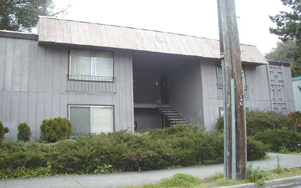 139 Lincoln St in Santa Rosa, CA - Foto de edificio - Building Photo