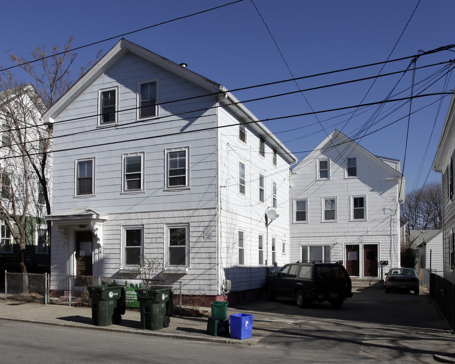 213 Ives St in Providence, RI - Building Photo