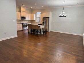 8017 Seville Ct in Baton Rouge, LA - Foto de edificio - Building Photo