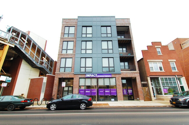 property at 3418 N Lincoln Ave