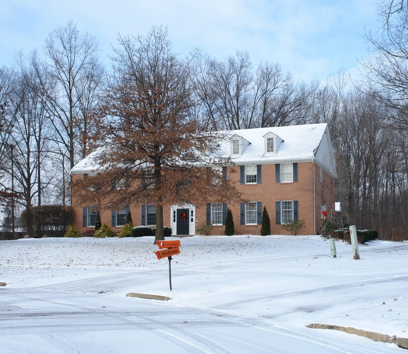 260 Talsman Dr in Canfield, OH - Foto de edificio