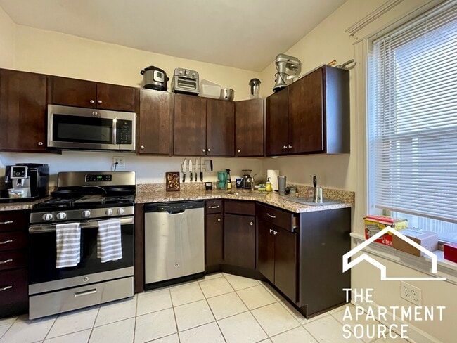 3320 W Altgeld St, Unit 1 in Chicago, IL - Building Photo - Building Photo